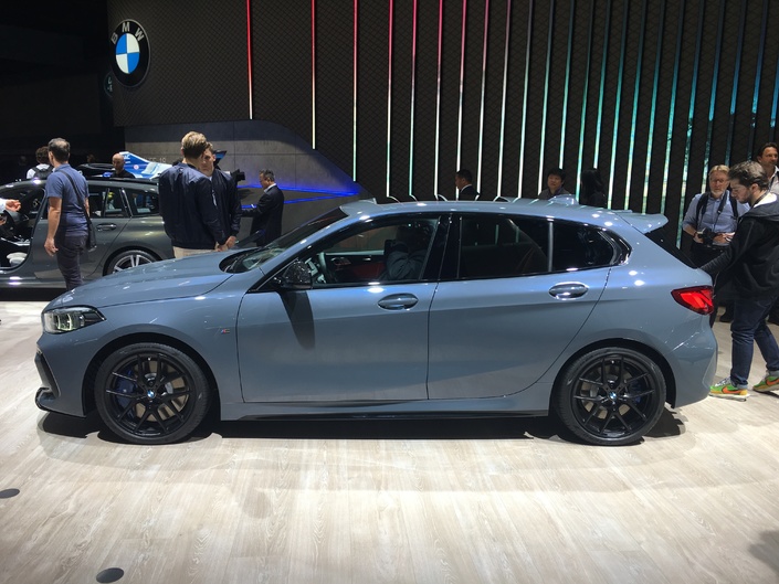 BMW Série 1 : les premières images en direct du salon de Francfort 2019