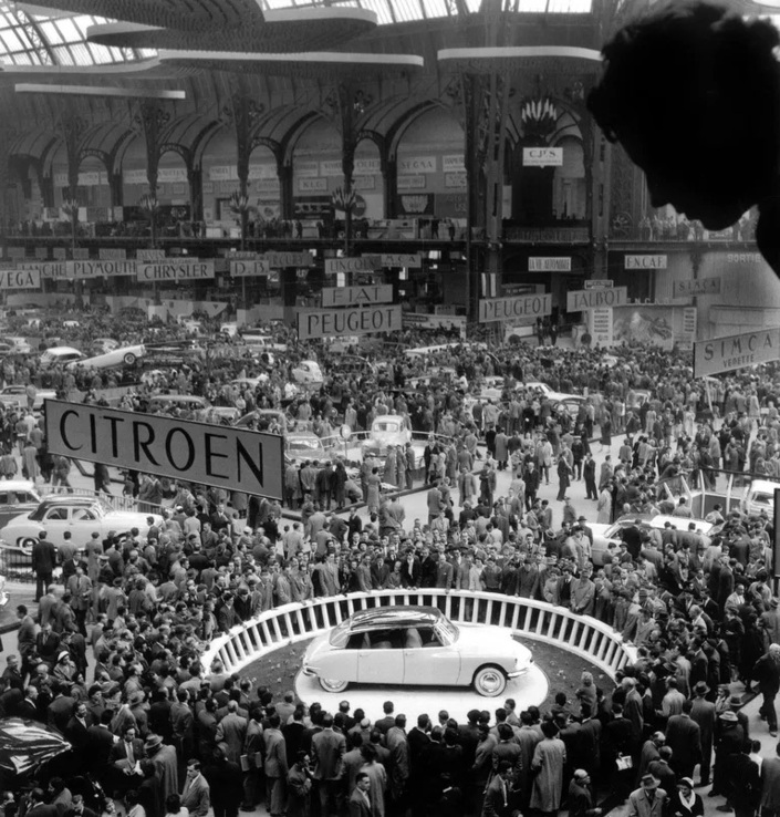 La cigale DS et la fourmi 403 - Jean-Michel Normand refait... Le Monde