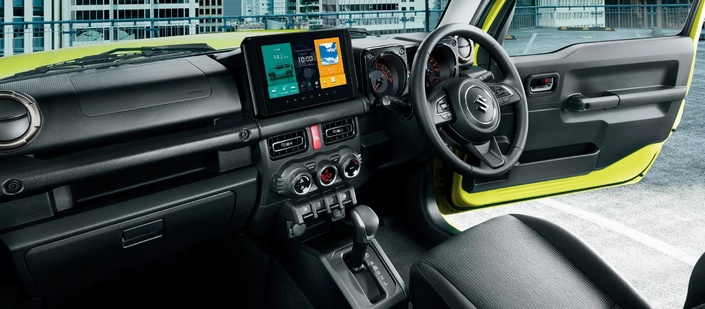 A l’intérieur, il y a désormais un gros écran tactile de 9 pouces. C’est le même que dans la Swift.