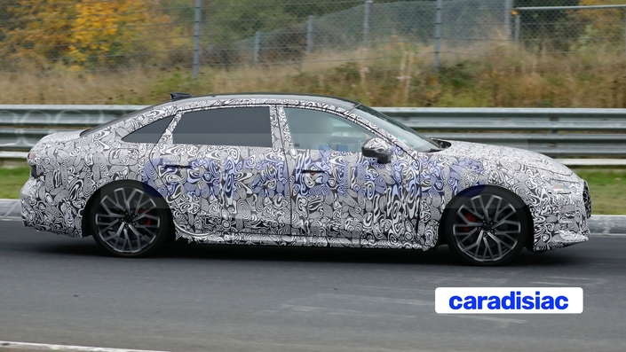 Prenez une Audi A6 européenne et allongez son empattement de quatorze centimètres et vous avez une A6L chinoise avec des places arrière très spacieuses. Une auto qui est le pendant « thermique » de la nouvelle Audi A6L e-tron, la version allongée de l’A6 e-tron électrique vendue chez nous.
