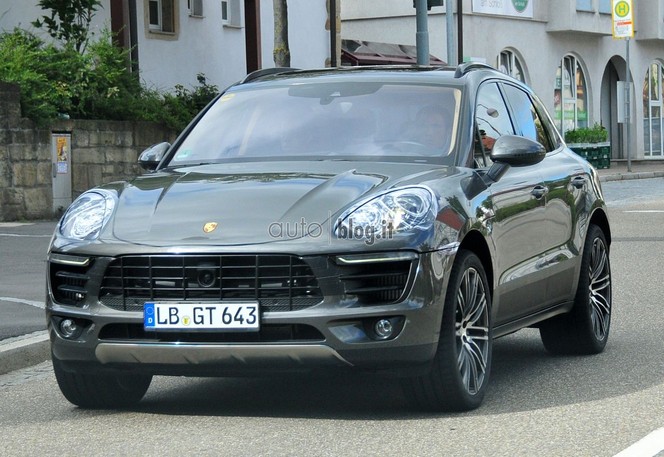 Surprise : le Porsche Macan presque nu