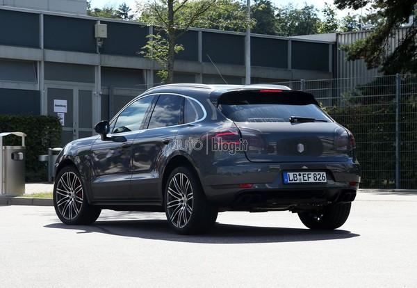 https://images.caradisiac.com/images/8/4/4/9/88449/S7-Surprise-le-Porsche-Macan-presque-nu-299565.jpg S7-Surprise-le-Porsche-Macan-presque-nu-299565