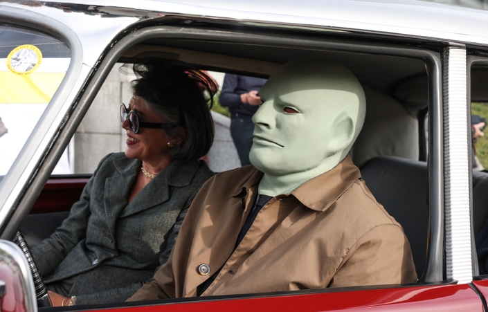 Fantômas avait fait le déplacement. Le malheureux a dû supprimer les accessoires permettant à sa DS de voler : ils ne passaient pas au contrôle technique... Photo : Greg.