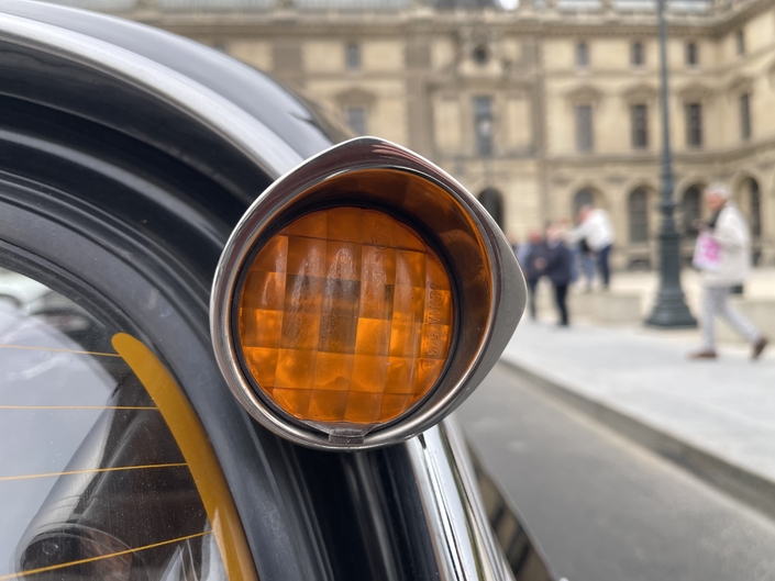 Les clignotants surélevés, extraordinaires éléments de design, ne quitteront jamais les berlines DS/ID tout au long de leur carrière.