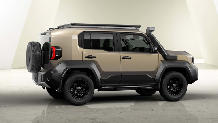 Le Land Cruiser FJ mesure 4,57 mètres de long.