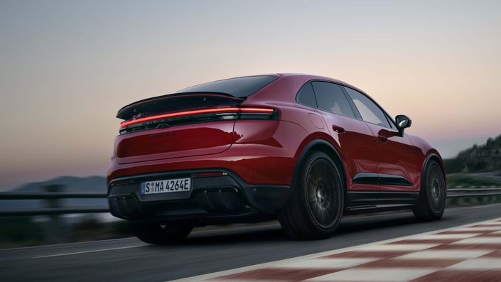 Le design extérieur du Macan GTS se rapproche de celui du Turbo, mais avec des jantes différentes et quelques détails qui changent.