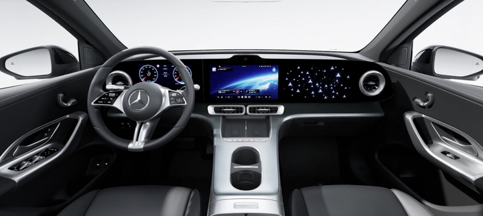 De série, le GLC électrique affiche trois gros écrans sur sa planche de bord. Pour l’Hyperscreen sans démarcation, il faut ajouter 1 500€.