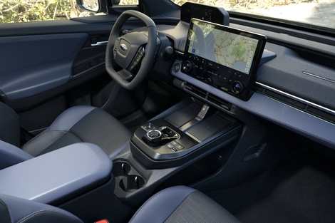 La console centrale accueille deux chargeurs à induction.