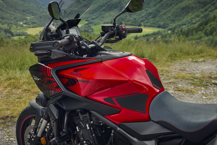 En direct de Milan : une nouvelle grosse GT sportive arrive dans le catalogue Honda avec la CB1000GT