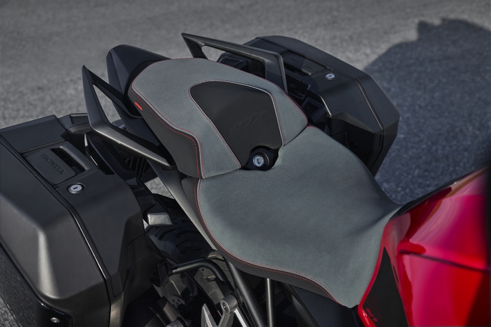 En direct de Milan : une nouvelle grosse GT sportive arrive dans le catalogue Honda avec la CB1000GT