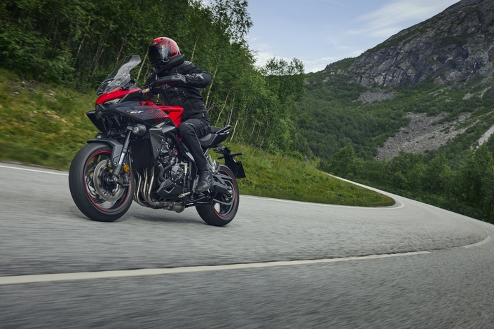 En direct de Milan : une nouvelle grosse GT sportive arrive dans le catalogue Honda avec la CB1000GT