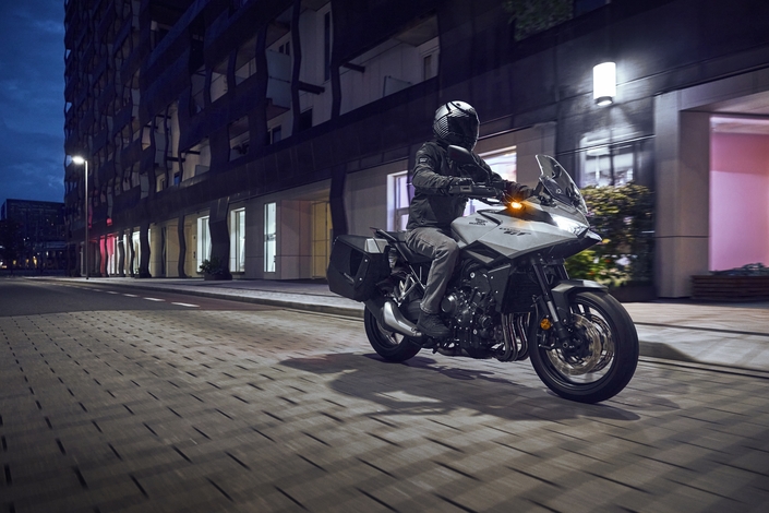 En direct de Milan : une nouvelle grosse GT sportive arrive dans le catalogue Honda avec la CB1000GT