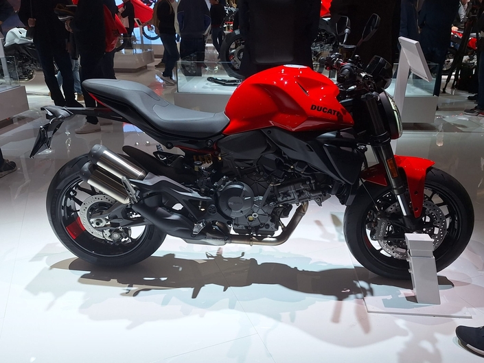 Le Ducati Monster se renouvelle et passe au nouveau V2 a l'occasion du salon de Milan