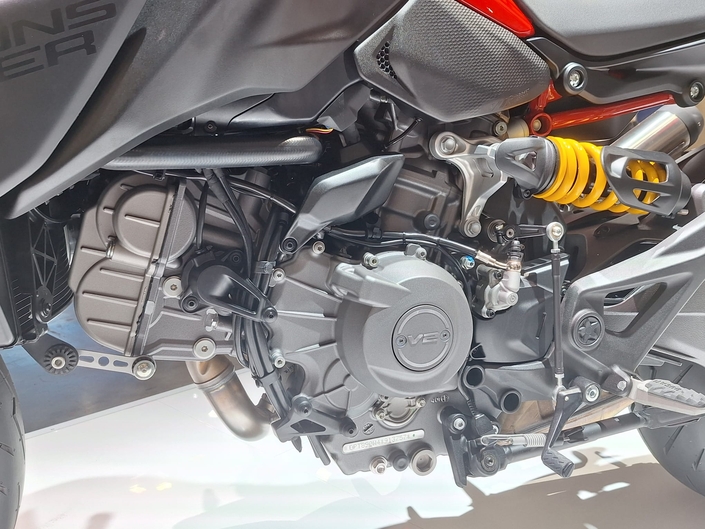 Le Ducati Monster se renouvelle et passe au nouveau V2 a l'occasion du salon de Milan
