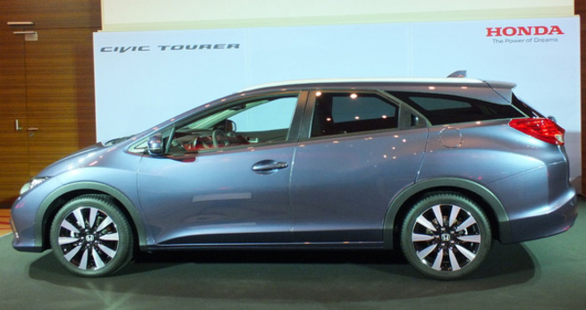 Présentation vidéo - A bord de la Honda Civic Tourer 