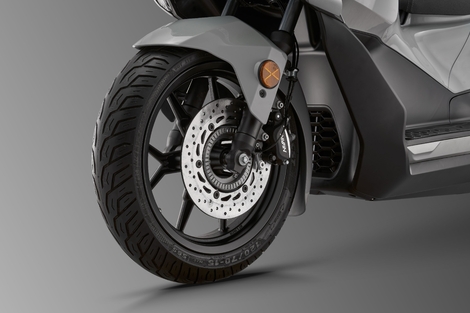QJMotor ajoute un scooter GT dans sa gamme : le Fort 125 N