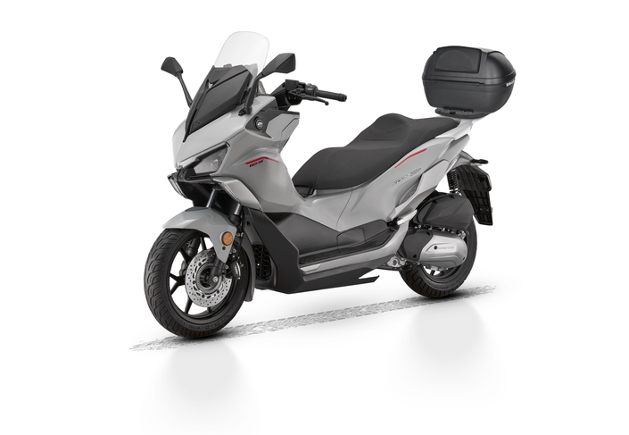 QJMotor ajoute un scooter GT dans sa gamme : le Fort 125 N