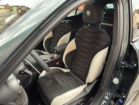 Les sièges baquets, confortables, assurent également un bon maintien.