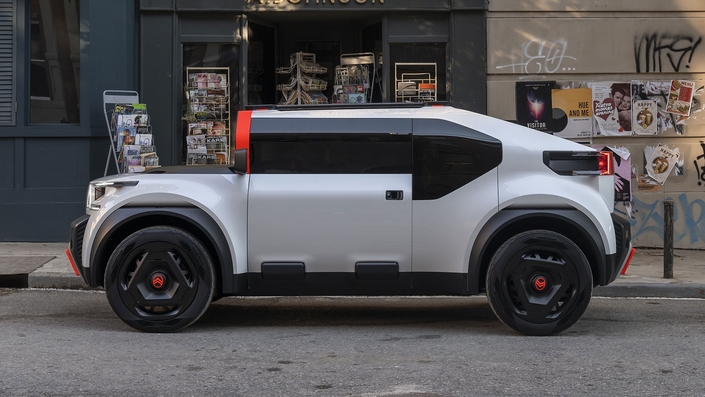 Le concept-car Oli affiche un style très original qui devrait donner une allure atypique à la future Citroën C4. Elle adoptera le même profil « fastback » à l’arrière.