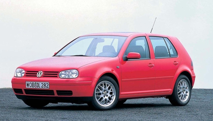 Comme les autres Golf IV, la GTI est également disponible en 5 portes... mais pas en break. Elle se passe également de boîte auto et de transmission intégrale Syncro.