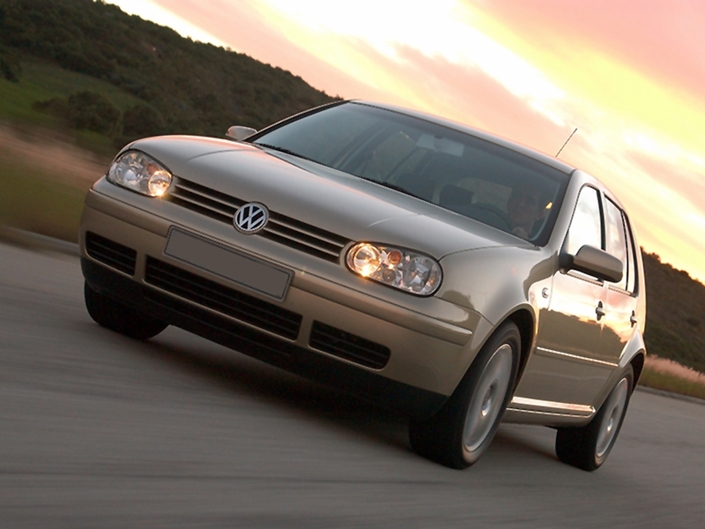 En 2002, la VW Golf IV GTI passe à 180 ch, grâce à un turbo soufflant plus fort. Elle a aussi droit à une boîte 6.