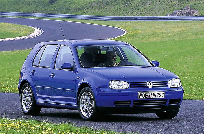 Dès 2000, la VW Golf IV GTI reçoit un 1,9 l TDI de 150 ch qui lui procure des performances étonnantes... dans un certain bruit ! Extérieurement, elle ne se différencie pas de la GTI à essence.