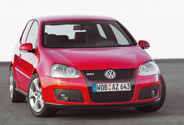 En 2004, VW révèle sa Golf V GTI, bien plus rapide et efficace que la IV, mais moins bien fabriquée aussi...