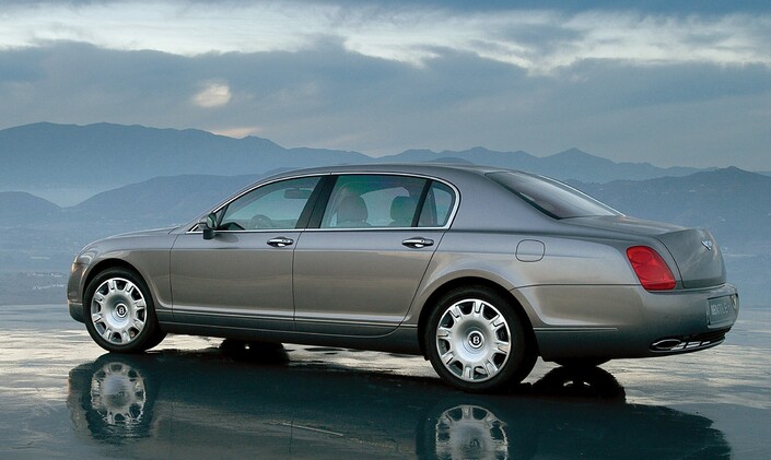 Le couvercle de malle de la Bentley Continental Flying Spur est naturellement motorisé : veillez à son bon fonctionnement avant l'achat.