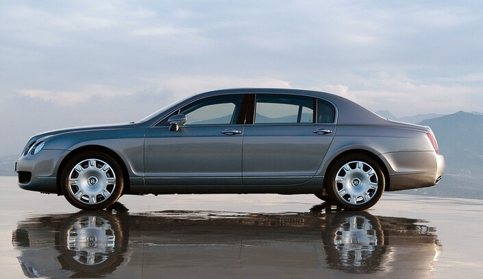 Avec ses 5,31 m de long, la Bentley Continental Flying Spur ne se destine pas à tous les parkings. Elle n'en bénéficie pas moins d'un Cx très bas : 0.31.