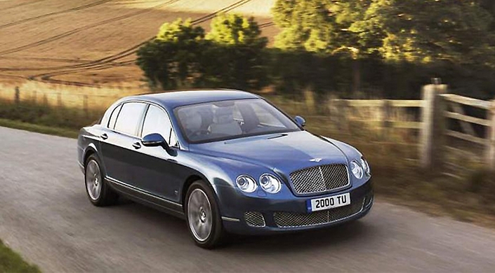 En 2012, la Flying Spur Series 52, en édition limitée, se signale par des possibilités de personnalisation étendues.