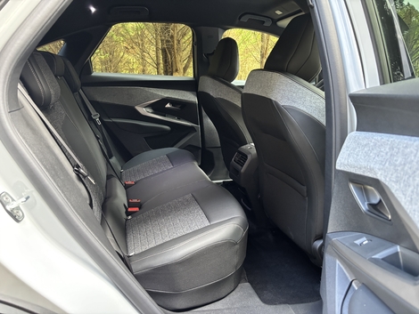 L'espace aux places arrière est correct pour la catégorie, sans plus.