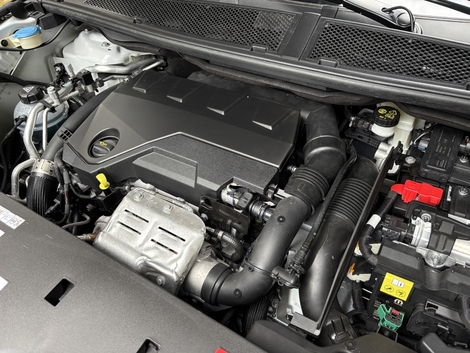 Le nouveau moteur hybride développe 195 ch et offre une autonomie en tout électrique de 87 km (WLTP).