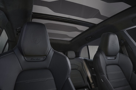 Parmi les nombreuses nouveautés on note aussi l’arrivée d’un toit panoramique à cristaux liquides.