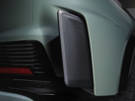 Le Cayenne est équipé d’éléments aérodynamiques actifs comme ces « flap » qui se déploient passer une certaine vitesse.