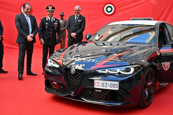 Une Alfa Romeo Giulia Quadrifoglio supplémentaire a également rejoint hier le garage des Carabinieri.