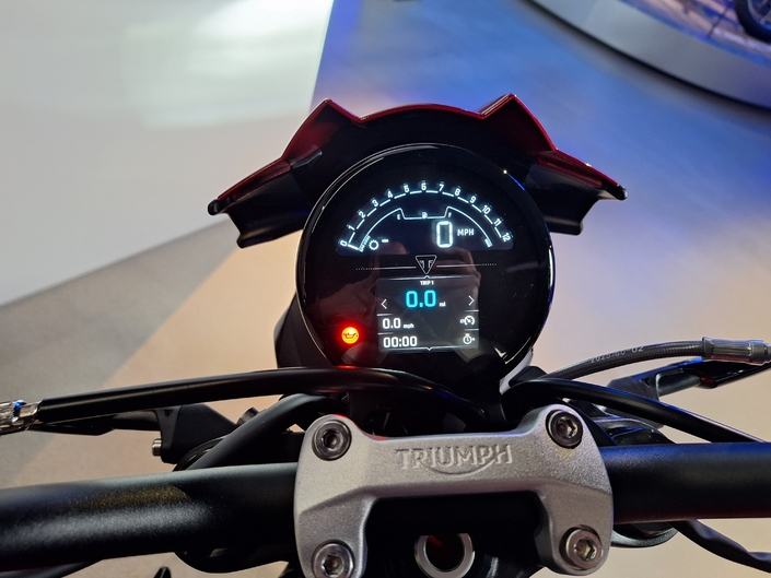 Triumph frappe fort avec une nouvelle Trident 800 à moins de 10 000 euros !