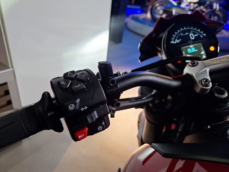 Triumph frappe fort avec une nouvelle Trident 800 à moins de 10 000 euros !