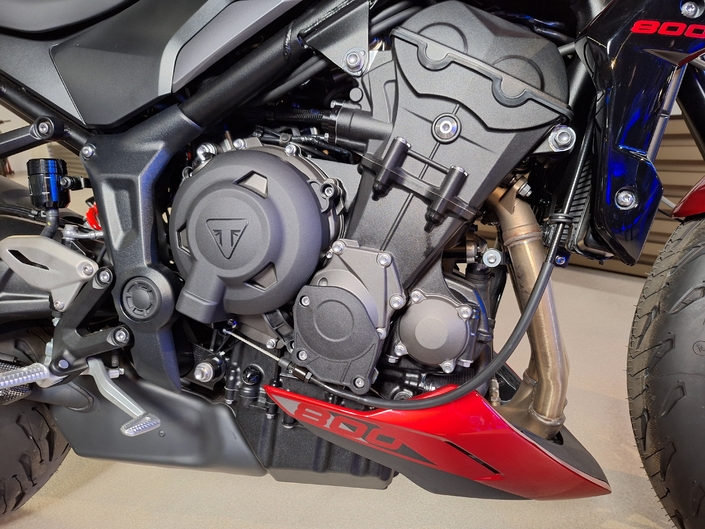 Triumph frappe fort avec une nouvelle Trident 800 à moins de 10 000 euros !