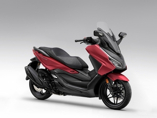 Une édition spéciale et des nouveaux coloris pour les Honda Forza 125 et 350 2026