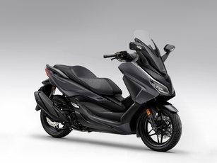 Une édition spéciale et des nouveaux coloris pour les Honda Forza 125 et 350 2026