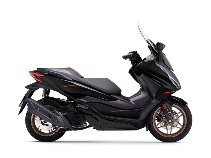 Une édition spéciale et des nouveaux coloris pour les Honda Forza 125 et 350 2026