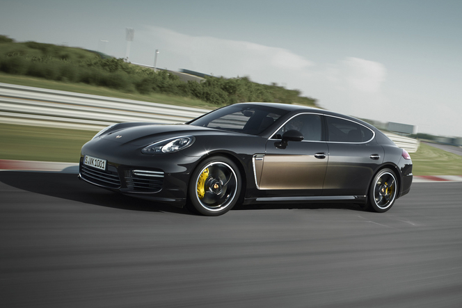 Une Porsche Panamera neuve à presque 250000 €, oui c'est possible!