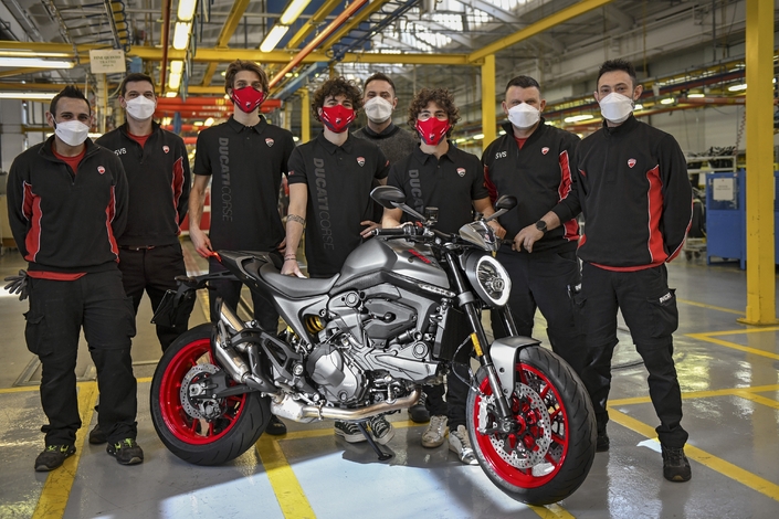 Une sortie d'usine fêtée en famille du côté de Ducati.