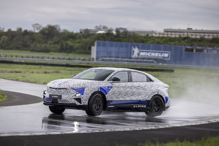Nous avons pris en mains en avant-première l'Alpine A390