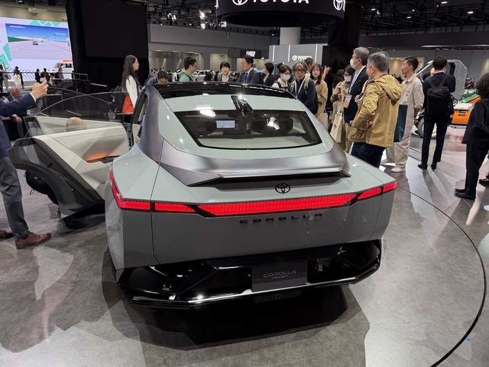 La future Corolla de 13ème génération sera sans doute moins radicale que ce concept-car.