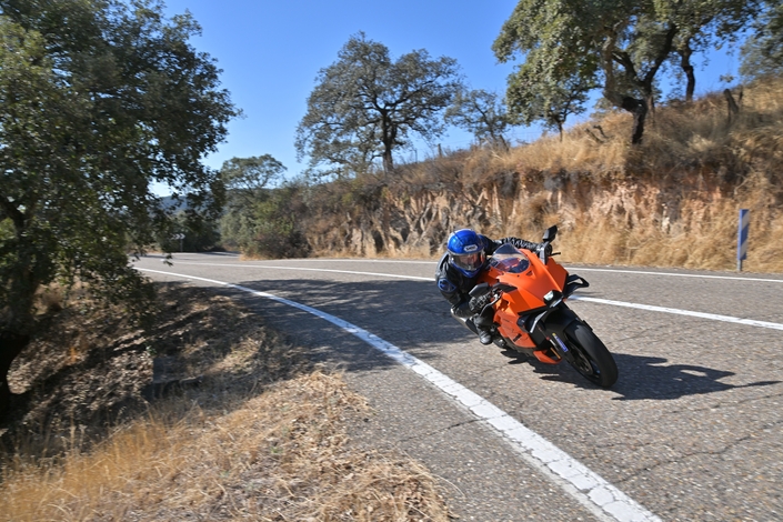 La KTM 990 RC-R est-elle la sportive newgen ?