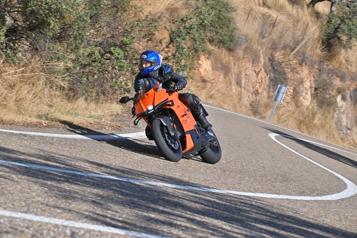 La KTM 990 RC-R est-elle la sportive newgen ?