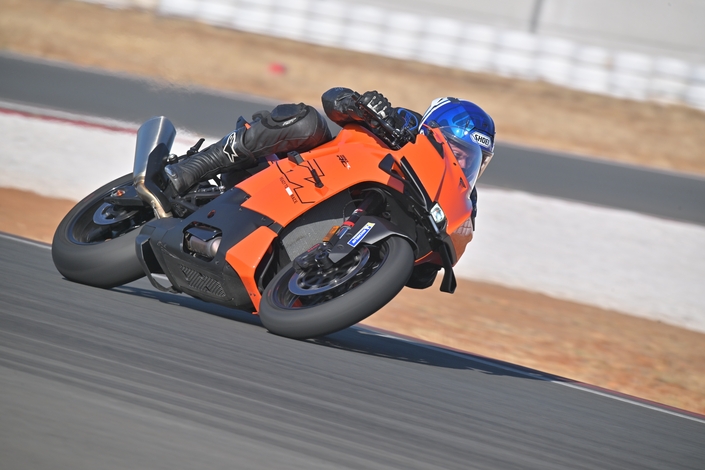 La KTM 990 RC-R est-elle la sportive newgen ?