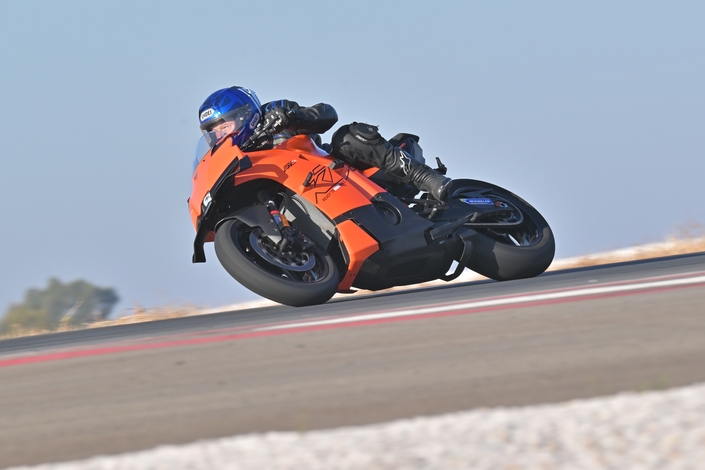 La KTM 990 RC-R est-elle la sportive newgen ?