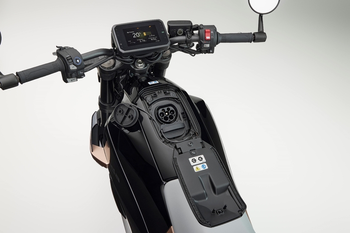 Honda entre dans une nouvelle ère avec la moto électrique WN7, compatible avec la recharge rapide CCS2